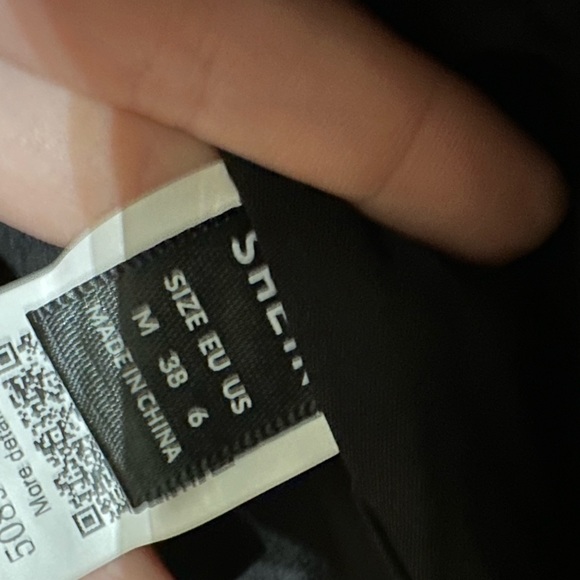 🔥BNWOT Tie Neck Ruffle Trim Lantern Sleeve Blouse! - Picture 8 of 8